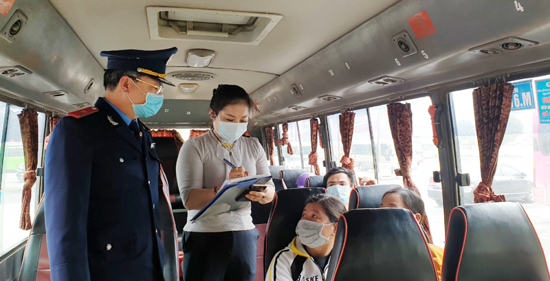 Kiểm soát chặt khách đi lại dịp Tết để phòng dịch Covid-19 tại bến xe Yên Nghĩa - Ảnh 4