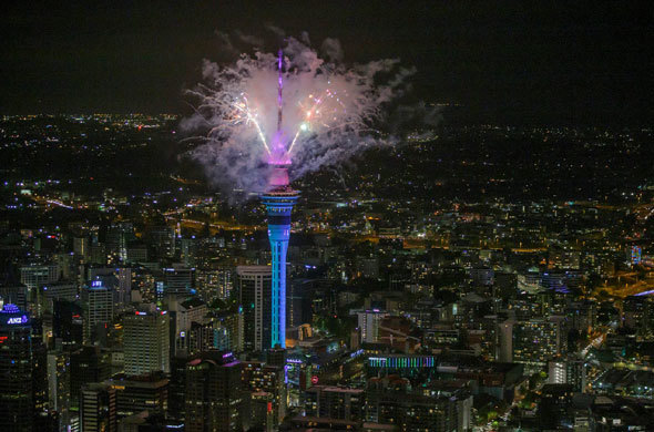 Ảnh pháo hoa rực sáng bầu trời New Zealand chào mừng 2021 - Ảnh 9