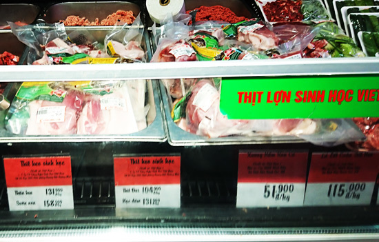 Giá thịt lợn hơi giảm thê thảm, siêu thị vẫn một mình một chợ - Ảnh 4