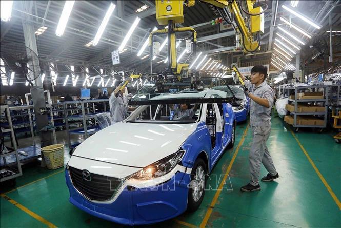 Thị trường ô tô Việt Nam 2020 đầy biến động, năm 2021 khó đoán định - Ảnh 1