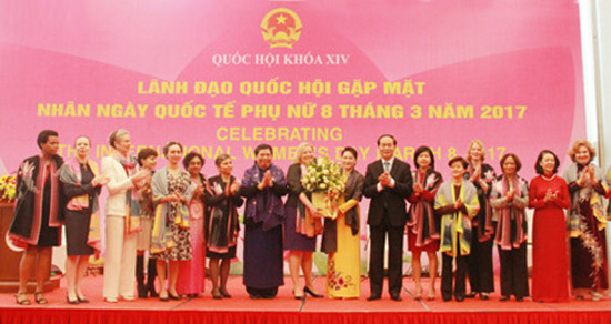Chủ tịch Quốc hội gặp mặt các nữ Đại sứ tại Việt Nam - Ảnh 2