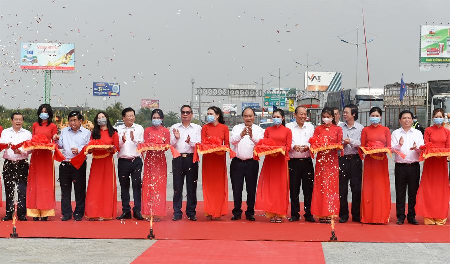 Thủ tướng Nguyễn Xuân Phúc cắt băng thông tuyến cao tốc Trung Lương - Mỹ Thuận - Ảnh 2