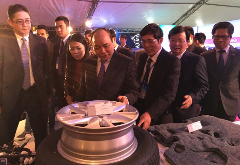 Thủ tướng khuyến khích Toyota Việt Nam nâng cao tỷ lệ nội địa hóa - Ảnh 1