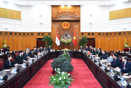 Thủ tướng Nguyễn Xuân Phúc hội đàm với Thủ tướng Singapore Lý Hiển Long - Ảnh 1