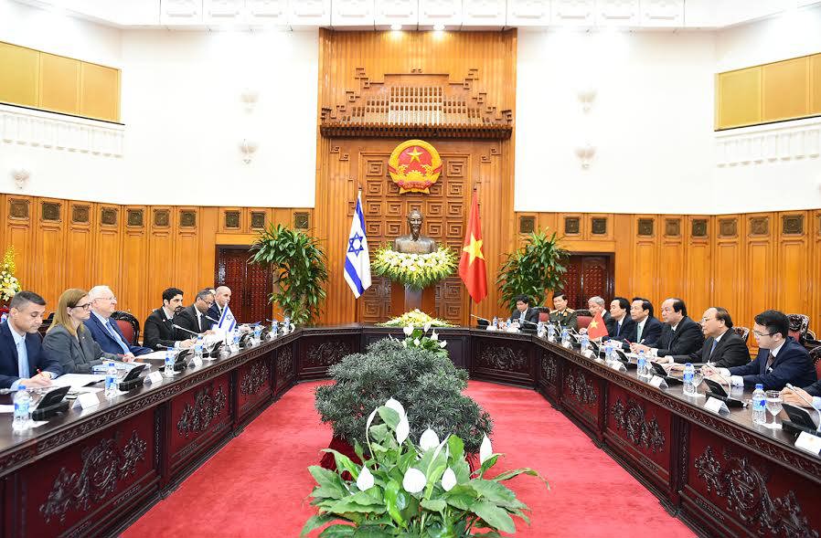 Thủ tướng Nguyễn Xuân Phúc hội kiến với Tổng thống Israel Reuven R.Rivlin - Ảnh 1