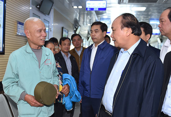 Thủ tướng thăm Bệnh viện Đa khoa tỉnh Phú Thọ - Ảnh 1