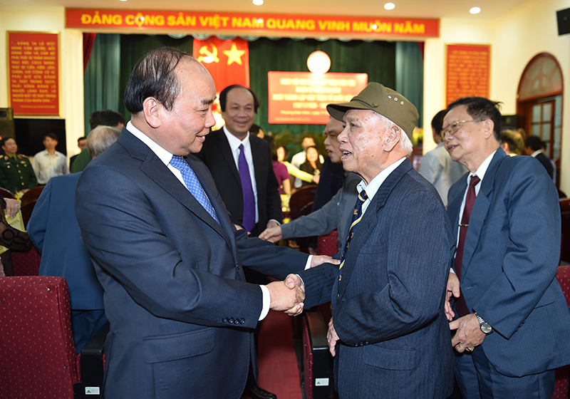 Thủ tướng Nguyễn Xuân Phúc dự ngày hội đại đoàn kết toàn dân tộc tại phường Điện Biên - Ảnh 4