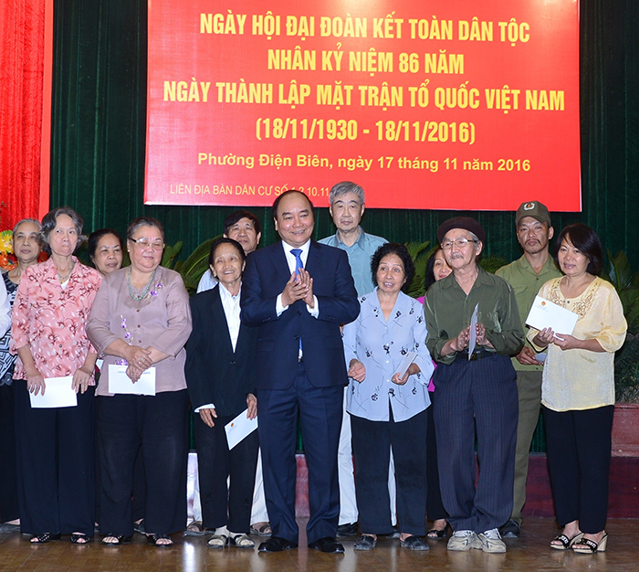Thủ tướng Nguyễn Xuân Phúc dự ngày hội đại đoàn kết toàn dân tộc tại phường Điện Biên - Ảnh 2