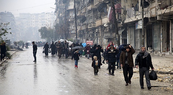 Aleppo: Thường dân sơ tán, phe đối lập hạ vũ khí - Ảnh 1