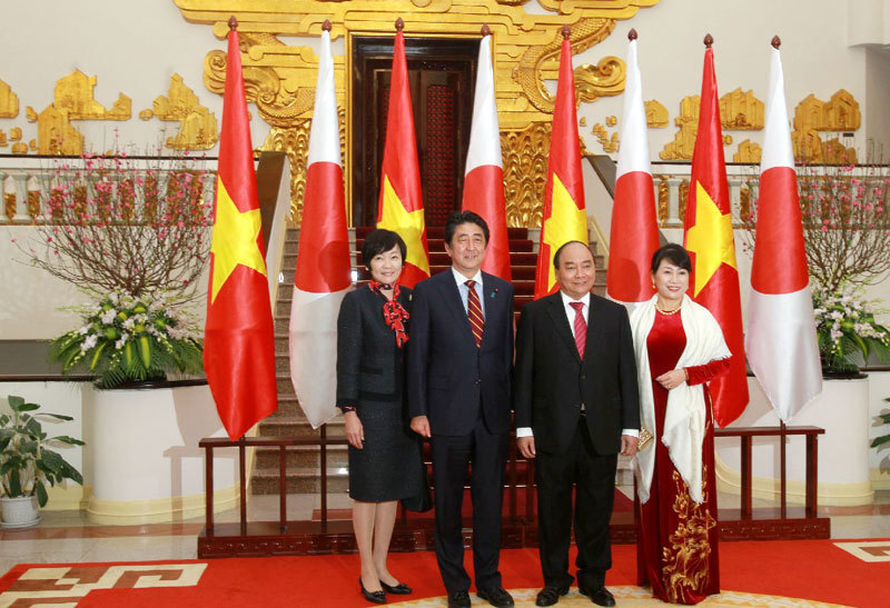 Thủ tướng Shinzo Abe bắt đầu thăm chính thức Việt Nam - Ảnh 4