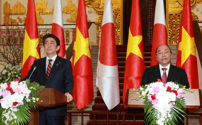 Thủ tướng Shinzo Abe bắt đầu thăm chính thức Việt Nam - Ảnh 9