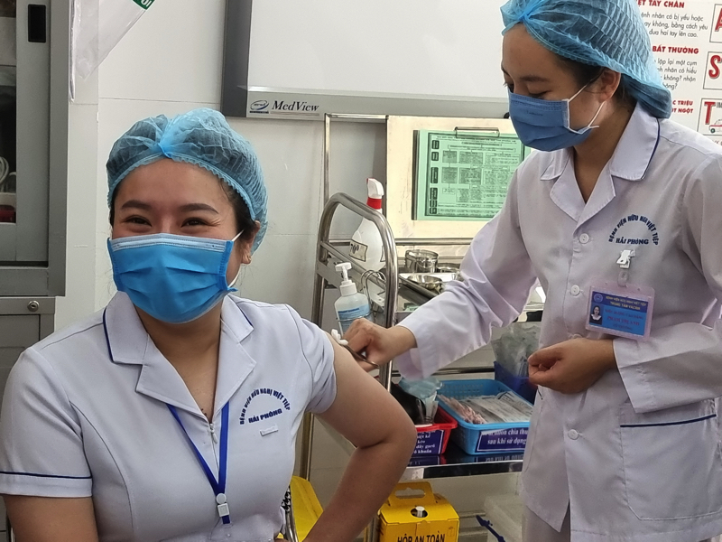 Hải Phòng tiêm vaccine phòng Covid-19 tại Bệnh viện Hữu nghị Việt Tiệp - Ảnh 1