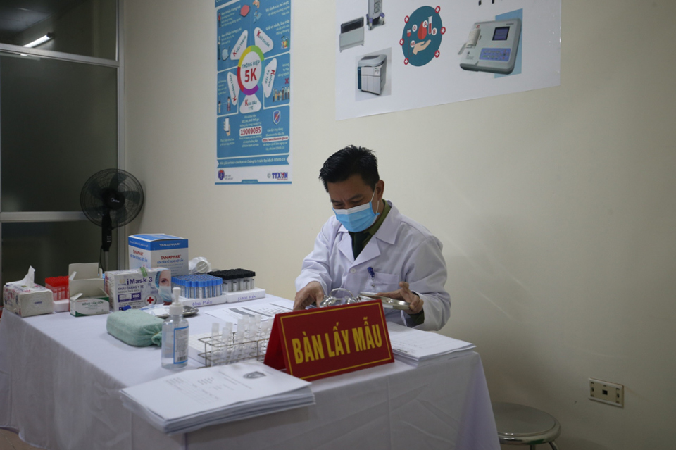 [Ảnh] Mũi tiêm thử nghiệm vaccine Covid-19 đầu tiên được tiêm tại Việt Nam - Ảnh 3