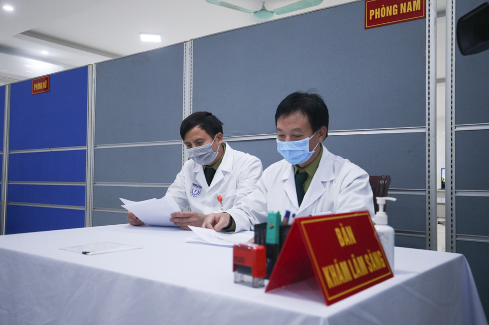 [Ảnh] Mũi tiêm thử nghiệm vaccine Covid-19 đầu tiên được tiêm tại Việt Nam - Ảnh 4