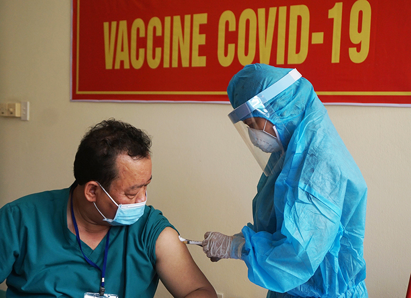 Ảnh: Những người đầu tiên ở Đà Nẵng được tiêm vaccine Covid-19 - Ảnh 1