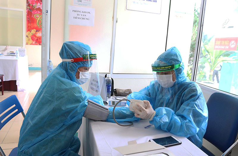 Ảnh: Những người đầu tiên ở Đà Nẵng được tiêm vaccine Covid-19 - Ảnh 4