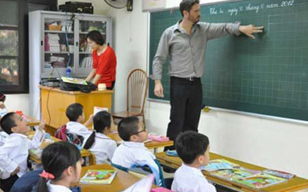 Làm rõ tình trạng lạm thu dạy ngoại ngữ liên kết trong các trường tiểu học - Ảnh 1
