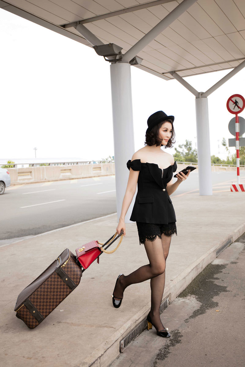 Mặc váy cực ngắn, hở bạo, Thanh Mai "thách thức" tuổi 43 - Ảnh 7