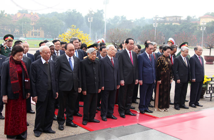 Lãnh đạo Đảng, Nhà nước, TP Hà Nội viếng Chủ tịch Hồ Chí Minh và các anh hùng liệt sĩ - Ảnh 1