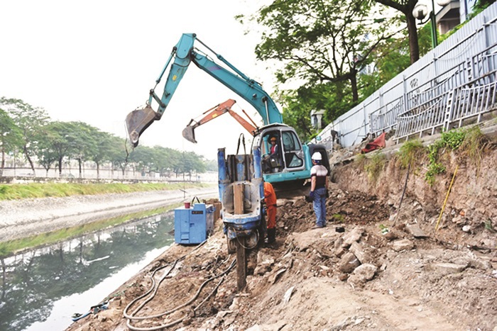 Nỗ lực thi công cống bao sông Tô Lịch - Ảnh 1