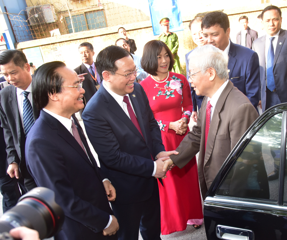 Hình ảnh Tổng Bí thư, Chủ tịch nước Nguyễn Phú Trọng thăm trường xưa - Ảnh 1