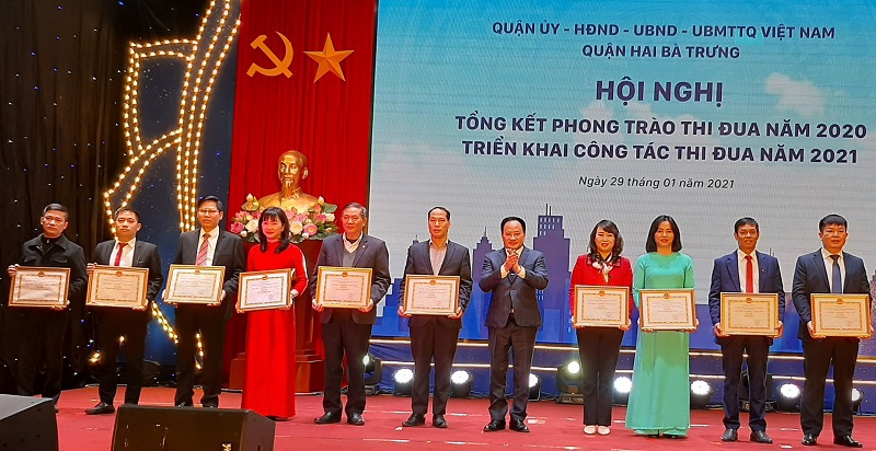 Phó Chủ tịch UBND TP Nguyễn Mạnh Quyền: Phong trào thi đua tại quận Hai Bà Trưng góp phần quan trọng thúc đẩy phát triển kinh tế - xã hội - Ảnh 4
