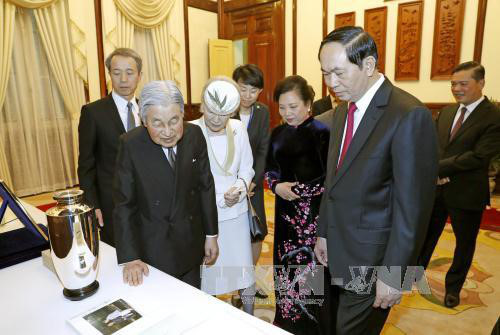 Món quà Nhà vua và Hoàng hậu Nhật Bản gửi tới Chủ tịch nước, Phu nhân - Ảnh 1