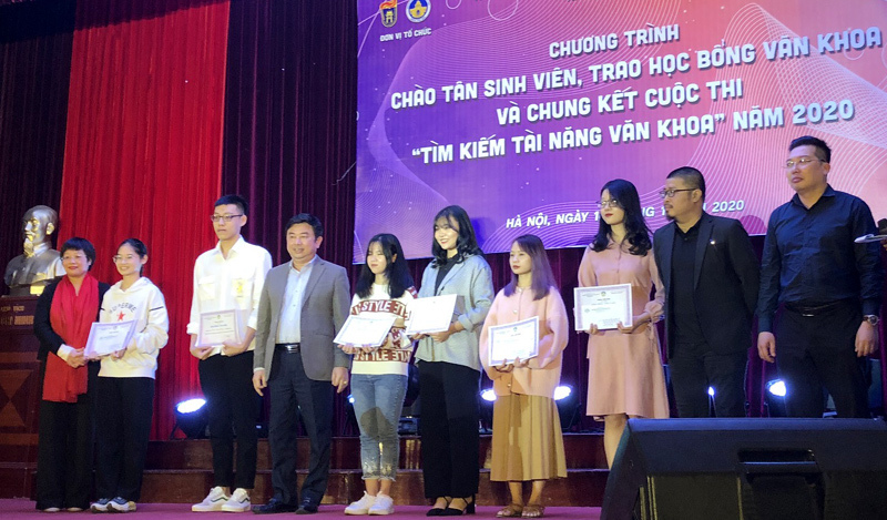 Trao học bổng Văn khoa cho sinh viên khoa Văn học - Ảnh 1