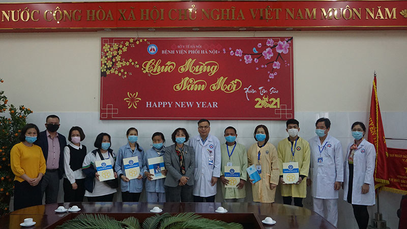 BHXH Hà Nội trao 65 suất quà cho bệnh nhân có hoàn cảnh khó khăn - Ảnh 4