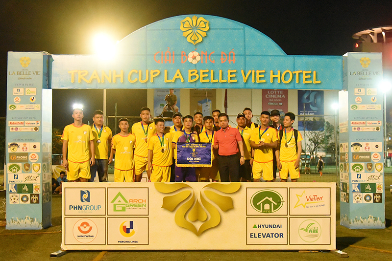Bế mạc giải bóng đá tranh Cúp La Belle Vie Hotel 2020 - Ảnh 2