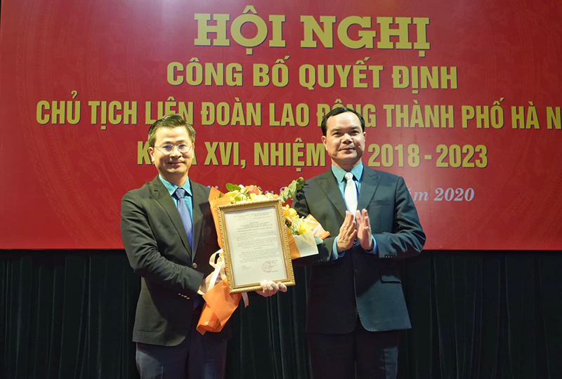 Ông Nguyễn Phi Thường nhận Quyết định là Chủ tịch Liên đoàn Lao động thành phố Hà Nội - Ảnh 1