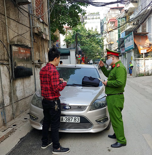 Hà Nội: Quyết liệt xử lý vi phạm trật tự đô thị tại phố Kim Mã Thượng - Ảnh 2