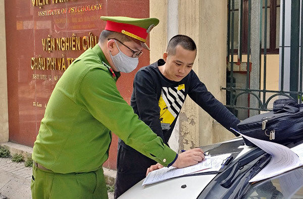 Hà Nội: Quyết liệt xử lý vi phạm trật tự đô thị tại phố Kim Mã Thượng - Ảnh 3