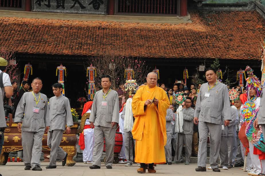 Khoảng 4 vạn du khách trẩy hội chùa Hương ngày khai hội - Ảnh 5