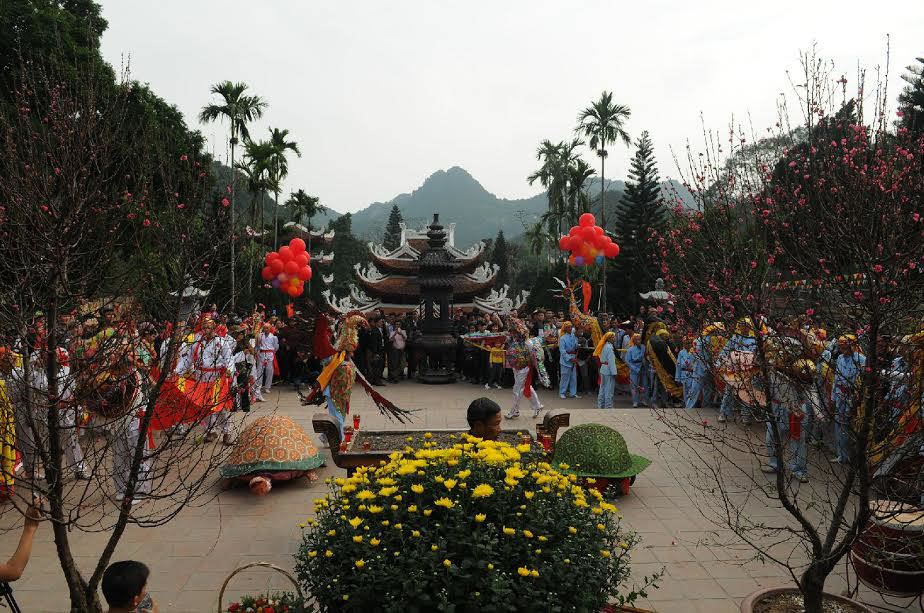 Khoảng 4 vạn du khách trẩy hội chùa Hương ngày khai hội - Ảnh 8