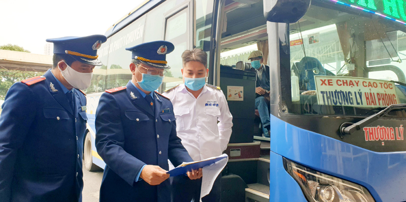 Kiểm soát chặt khách đi lại dịp Tết để phòng dịch Covid-19 tại bến xe Yên Nghĩa - Ảnh 3