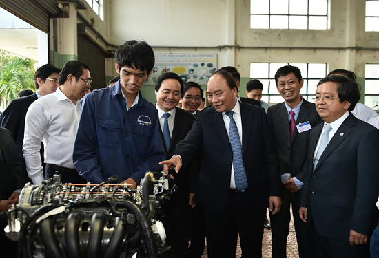 Thủ tướng Nguyễn Xuân Phúc: Phấn đấu 80% sinh viên ra trường có việc trong 6 tháng - Ảnh 2