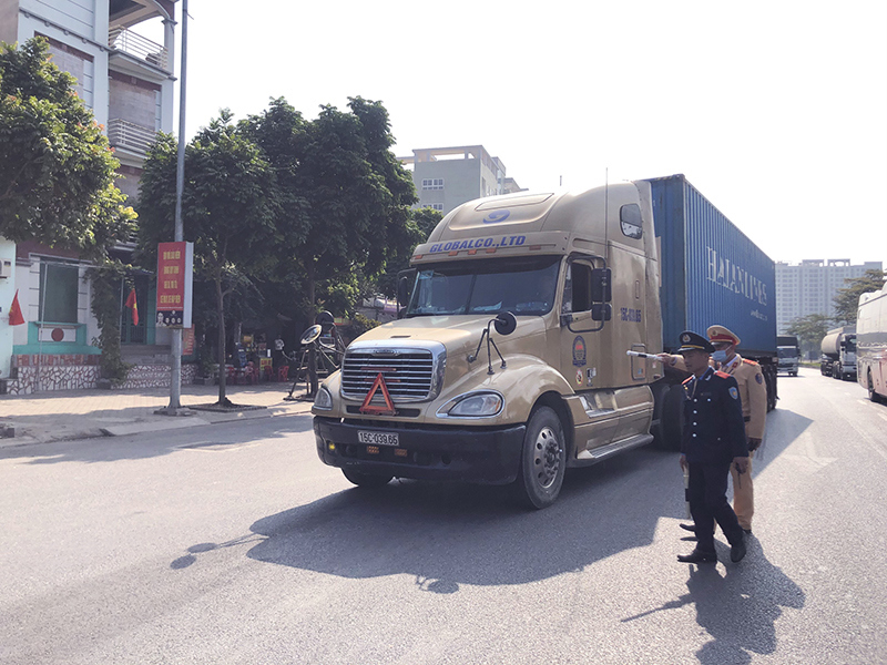 Hà Nội: Kiểm tra ma túy và nồng độ cồn 21 lái xe tại đường Lý Sơn - Ảnh 1