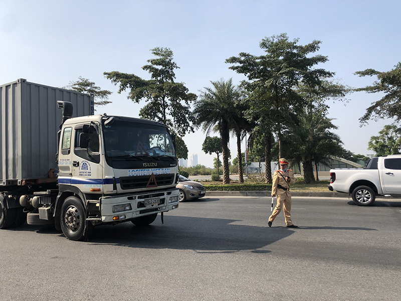 Hà Nội: Kiểm tra ma túy và nồng độ cồn 21 lái xe tại đường Lý Sơn - Ảnh 2