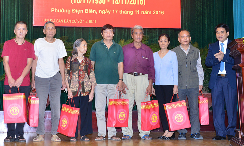 Thủ tướng Nguyễn Xuân Phúc dự ngày hội đại đoàn kết toàn dân tộc tại phường Điện Biên - Ảnh 3