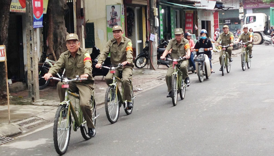 Bảo vệ dân phố tuần tra bằng xe đạp: Nâng cao hiệu quả phòng ngừa tội phạm và tệ nạn xã hội - Ảnh 1