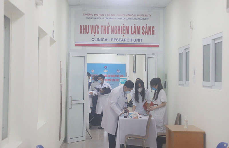 Hình ảnh 6 tình nguyện viên tiêm thử nghiệm vaccine Covivac phòng Covid-19 của Việt Nam - Ảnh 3