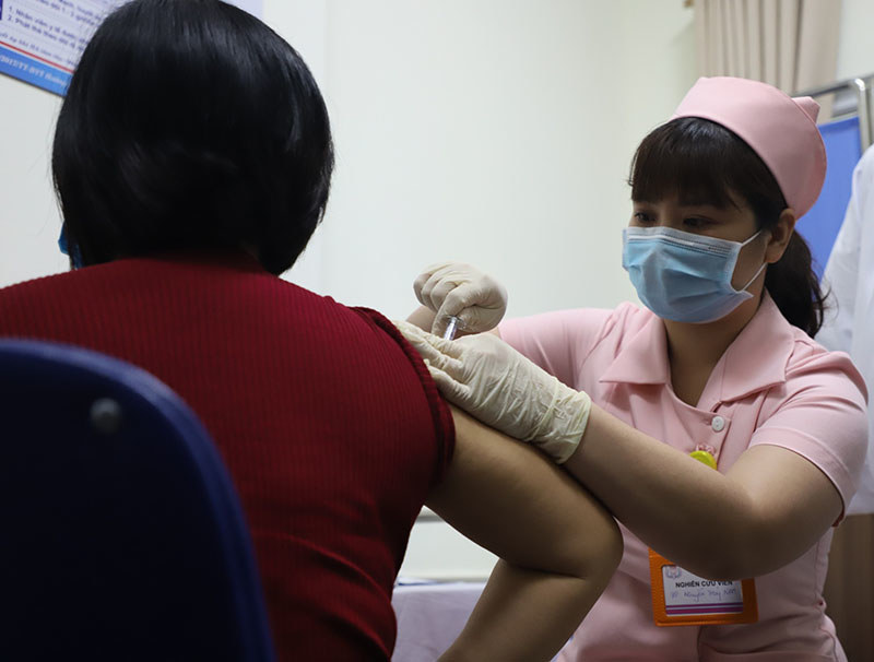 Hình ảnh 6 tình nguyện viên tiêm thử nghiệm vaccine Covivac phòng Covid-19 của Việt Nam - Ảnh 9
