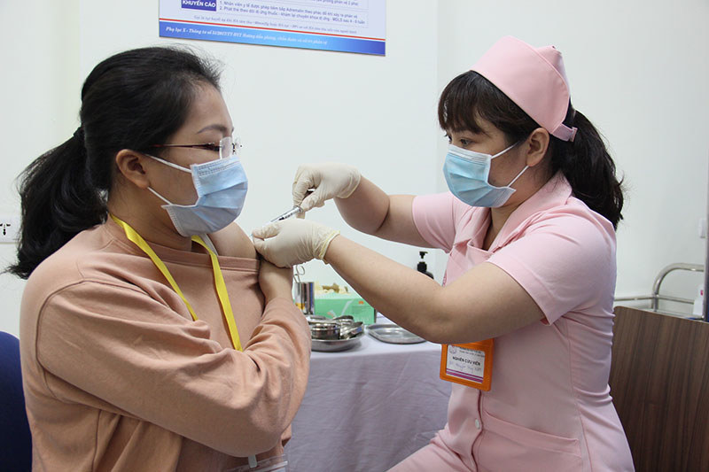 Hình ảnh 6 tình nguyện viên tiêm thử nghiệm vaccine Covivac phòng Covid-19 của Việt Nam - Ảnh 10