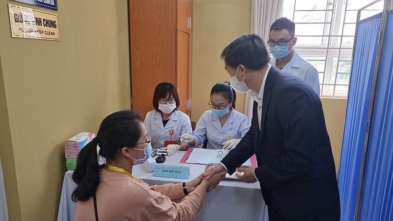Hình ảnh 6 tình nguyện viên tiêm thử nghiệm vaccine Covivac phòng Covid-19 của Việt Nam - Ảnh 2