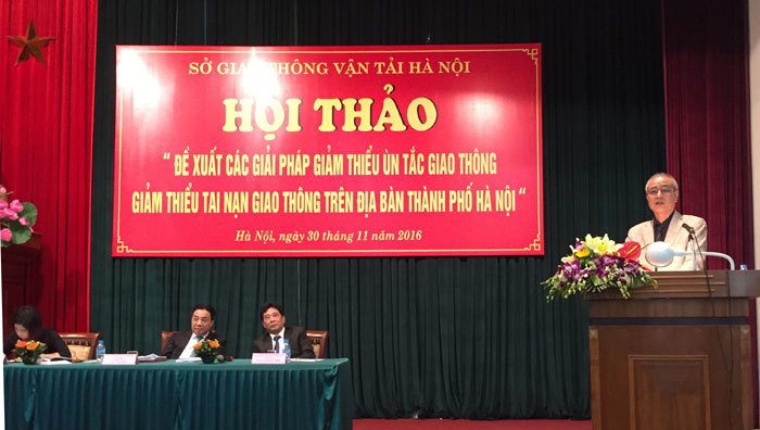 Hà Nội: Ô tô con chiếm tới 42,18% diện tích giao thông - Ảnh 1