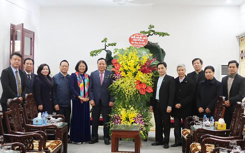Lãnh đạo thành phố thăm, chúc mừng Tòa Giám mục giáo phận Bắc Ninh - Ảnh 1