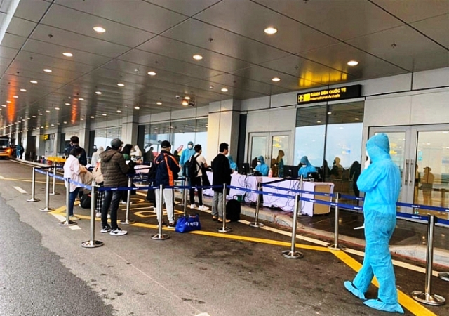 Phát hiện ca nhiễm Covid-19 mới ở Quảng Ninh, sân bay Vân Đồn tạm thời đóng cửa - Ảnh 1