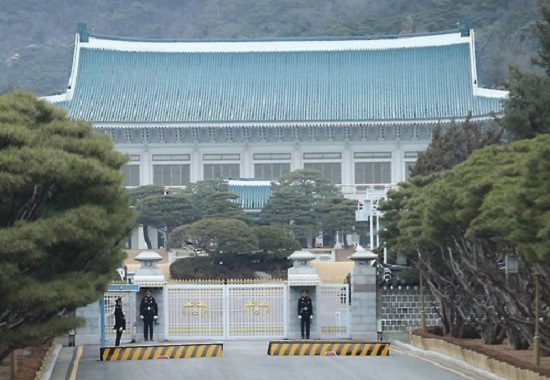 Nhóm điều tra tiếp tục xin lệnh lục soát phủ Tổng thống Hàn Quốc - Ảnh 1