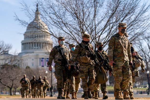 Mỹ huy động 25.000 Vệ binh Quốc gia bảo vệ lễ nhậm chức của ông Joe Biden - Ảnh 1